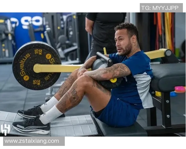 世界顶级足球明星健身照展现运动魅力与坚持不懈的精神风貌